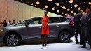 2015 Renault Espace (and a pretty girl)