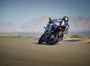 2015 Yamaha YZF-R3 looks great when leaning
