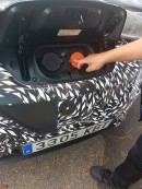 2018 Nissan Leaf (charging port)