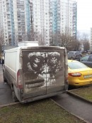 Street artist draws on dirty cars