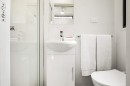 Lifestyle Series 7200NLR Bathroom