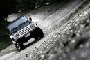 Land Rover Defender by Aznom and Romeo Ferraris photo