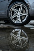 Bentley Bentayga on Razor-look ADV.1 wheels