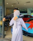 Woman Treats Husband to Lamborghini Huracan Evo