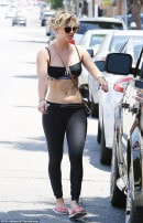 Kaley Cuoco Drives a Range Rover to Her Yoga Class