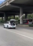 Chinese EV loses battery pack while driving