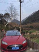 Chinese Tesla Model S Owner Tappes into the Local Transmission to Recharge