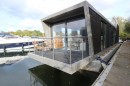 River Thames Houseboat Isola 750
