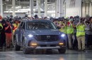 El Mazda CX-50 2023 sale de la línea de montaje