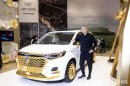 Gold-plated Roewe iMAX8 by Wang KaiFang is a one-off, but still questionable