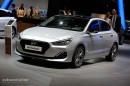 Hyundai i30 Fastback Live Photos