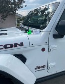 Jeeps being ducked as a sign of appreciation by other Jeep owners