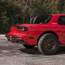 Kit de elevación todoterreno Mazda RX-7 renderizado por bradbuilds en Instagram