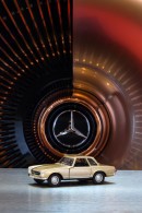 A 1:24 model of Mercedes-Benz 230 SL “Pagoda” (W 113)