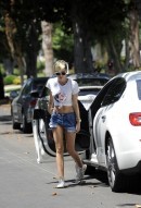 Miley Cyrus Drives the 2013 Maserati Quattroporte