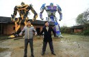 Peasant farmer Yu Zhilin and his son Yu Lingyun have been using pieces of scrap auto parts to create replicas of the famous robots seen in the Transformers movies