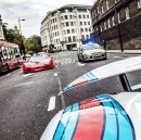 Porsche 918 and McLaren F1 GTR play with London Police