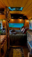 Old Ford E450 shuttle bus was transformed into charming house on wheels