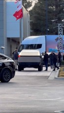 Tesla Cybertruck prototype appears to have electrical system problems