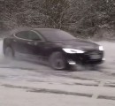 Tesla Model S P100D Doing AWD Donuts in Russian Winter