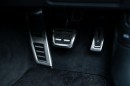 Top-hinged gas pedal on an Audi RS6 Avant