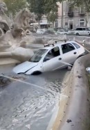 A car ended up in a fountain in Catania, Sicily