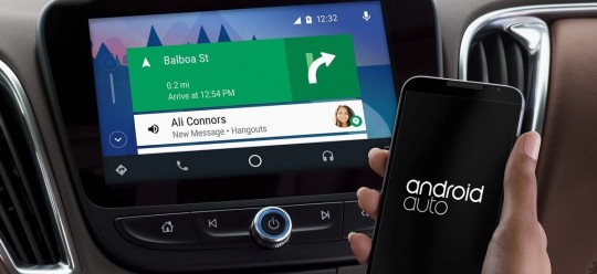 Android Auto presentation image \(holding phone is not required for use\)