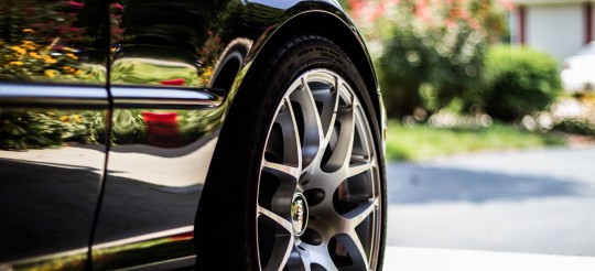 Close\-up of rim and tire fitment