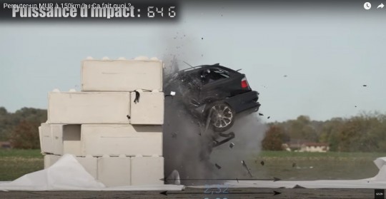 BMW 5 Series Touring \(E39\) in improvised crash test at 93 mph