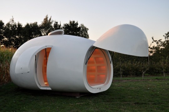 The Blob vB3 proposed a mobile, egg\-shaped home with shelves for the main living areas