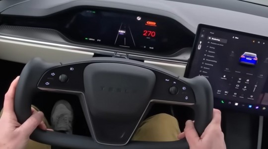 Tesla Model X Plaid hits top speed 168 mph on the Autobahn