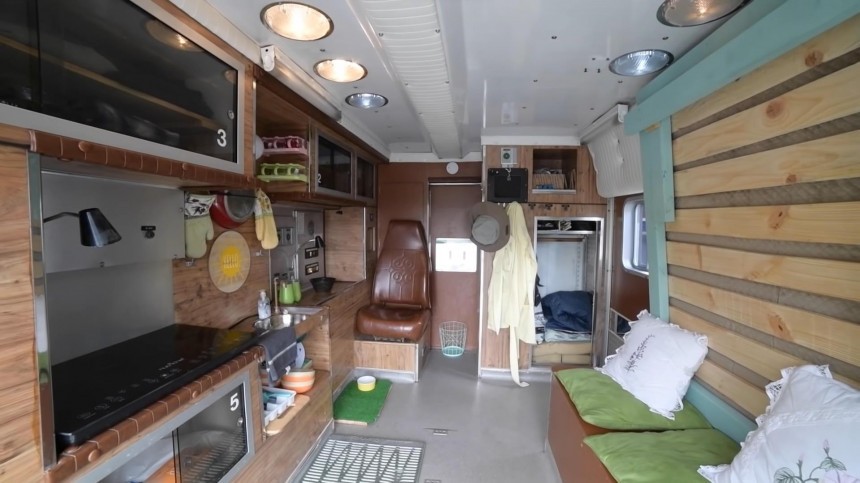 1986 4WD Ambulance Was Turned Into a No\-Frills Tiny Home, the Total Cost Was Just \$7K