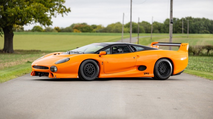 1993 Jaguar XJ220\-S Is a \$1 Million Dream Car That Can Take You Up to Almost 230 MPH