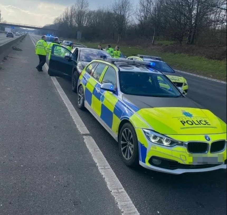 2019 Jaguar I\-Pace allegedly gone rogue due to malfunction requires 8\-cruiser police intervention on busy motorway