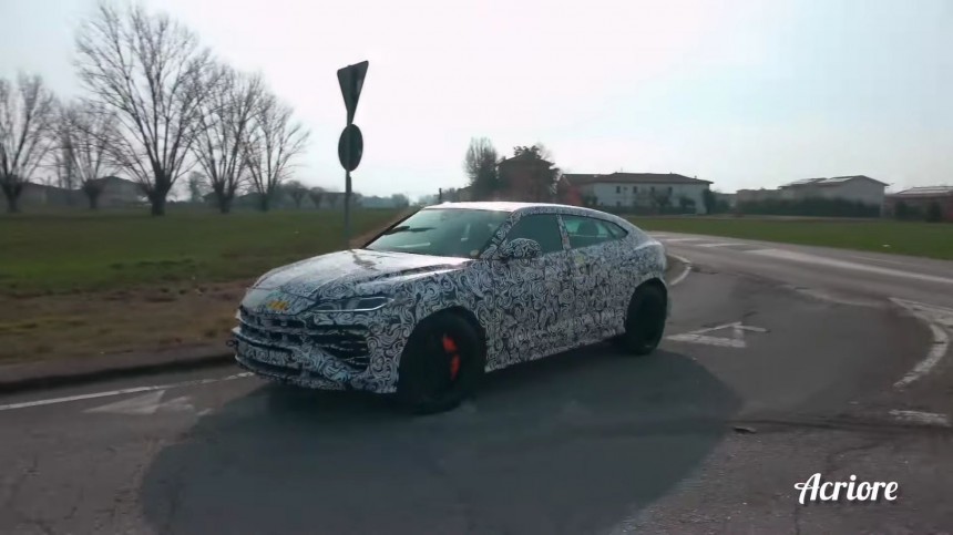 2025 Lamborghini Urus PHEV spied by Acriore