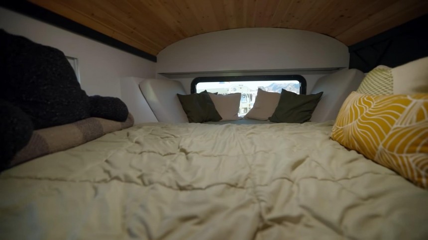 40\-Foot School Bus Was Converted Into Stunning Tiny Home With Modern Amenities