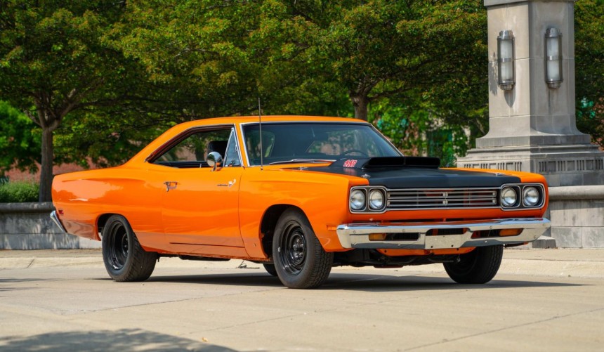 Plymouth Road Runner 440 Six BBL