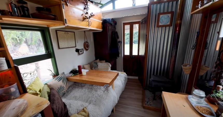 1960s Bedford house truck serves as base for self\-sufficient tiny home