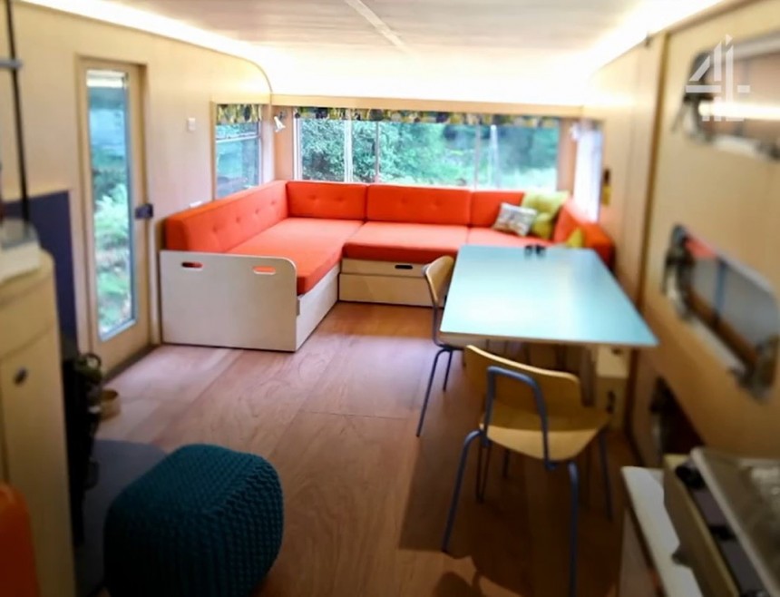 '79 Ace Excellence static caravan is living a second life as the nicest vacation home for the family