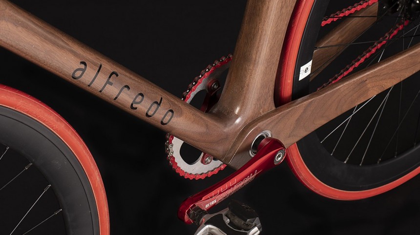 The Alfredo bike comes in 3 configurations, with a handmade wooden frame that elevates it to the level of object of art