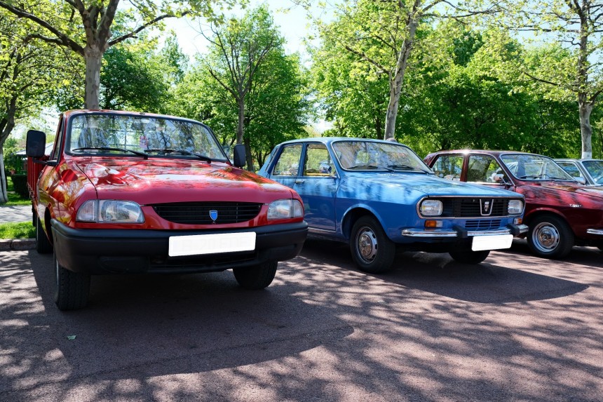Dacia 1300 and a not\-so\-communist Dacia Pick\-Up
