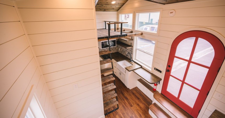 Gallery 16 tiny boasts a very compact design, with striking styling and a focus on convenience