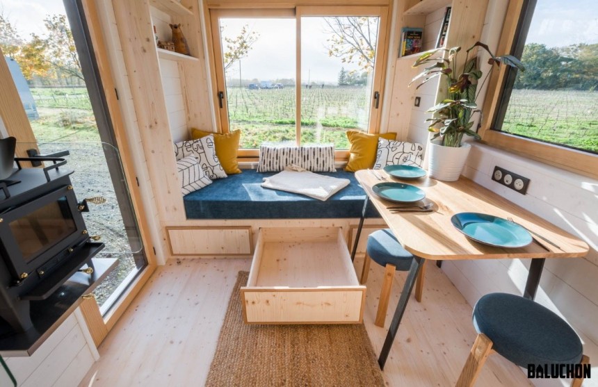 20\-ft\-long tiny home is stacked with amenities