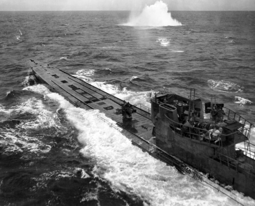 An aerial bombardment of a Kriegsmarine U\-Boat