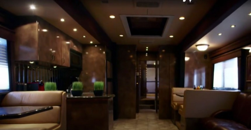 Brad Pitt's trailer from King Kong Production Vehicles cost \$1\.2 million and comes with 4 slide\-outs