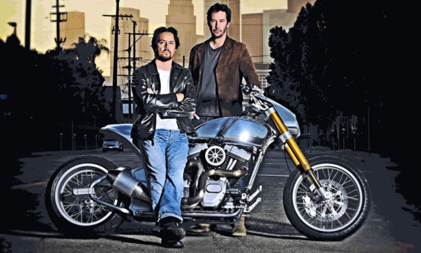 Keanu Reeves on the Arch KRGT\-1