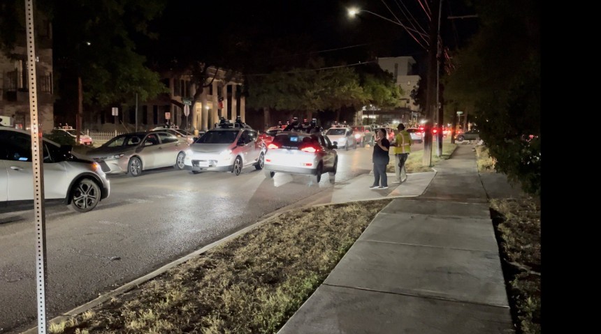 Over a dozen robotaxis caused chaos in Austin, Taxis