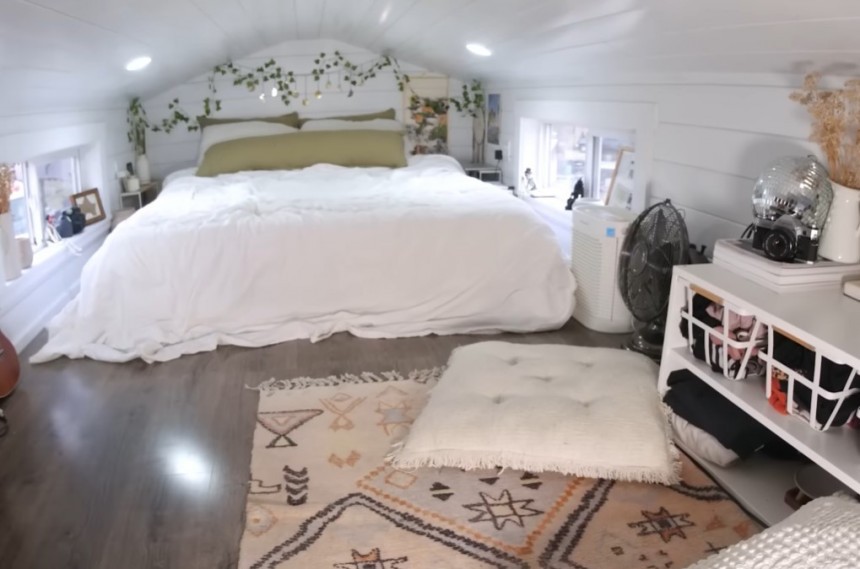 Cosmically\-inspired Tiny House on Wheels