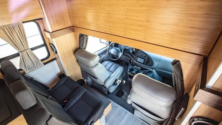 Custom\-Built, \$160K Starflyte RV Is a 4x4 Beast With Countless Creature Comforts