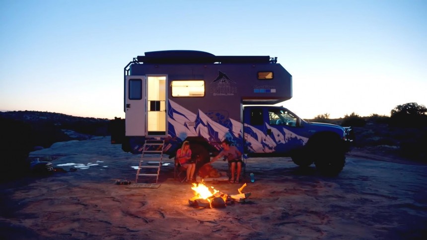 Ford F\-550 DIY Overlander Is an "Affordable EarthRoamer" With Impressive Capabilities